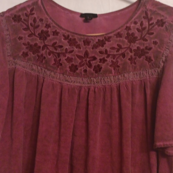 Torrid Red Flutter Sleeve Embellished Blouse Size 2 - Picture 3 of 6